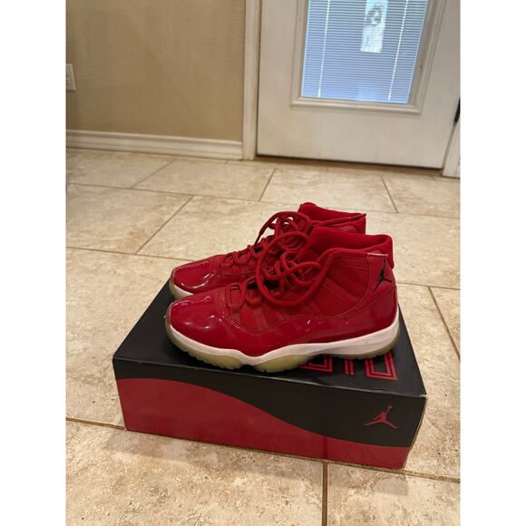 Jordans Retro11 Size 10.5 main image 8